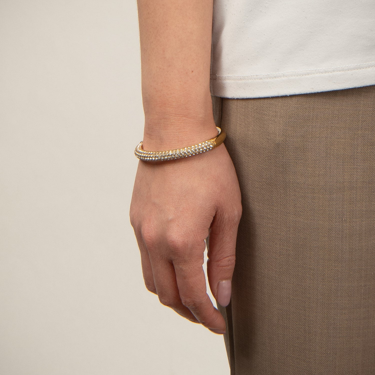 DETAIL255240